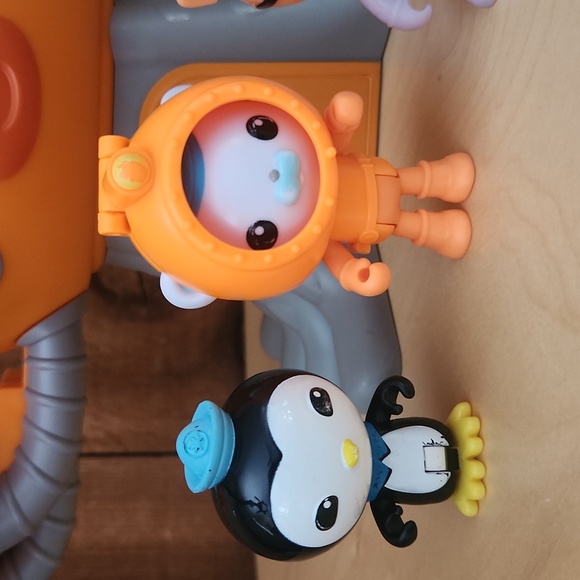 Octonauts Above & Beyond Octopod Adventure Playset with additional figures - Picture 2 of 6